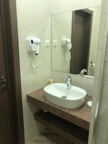 Отель Аура, ванная комната