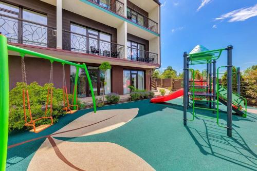 Детская площадка для маленьких гостей Отеля Аура